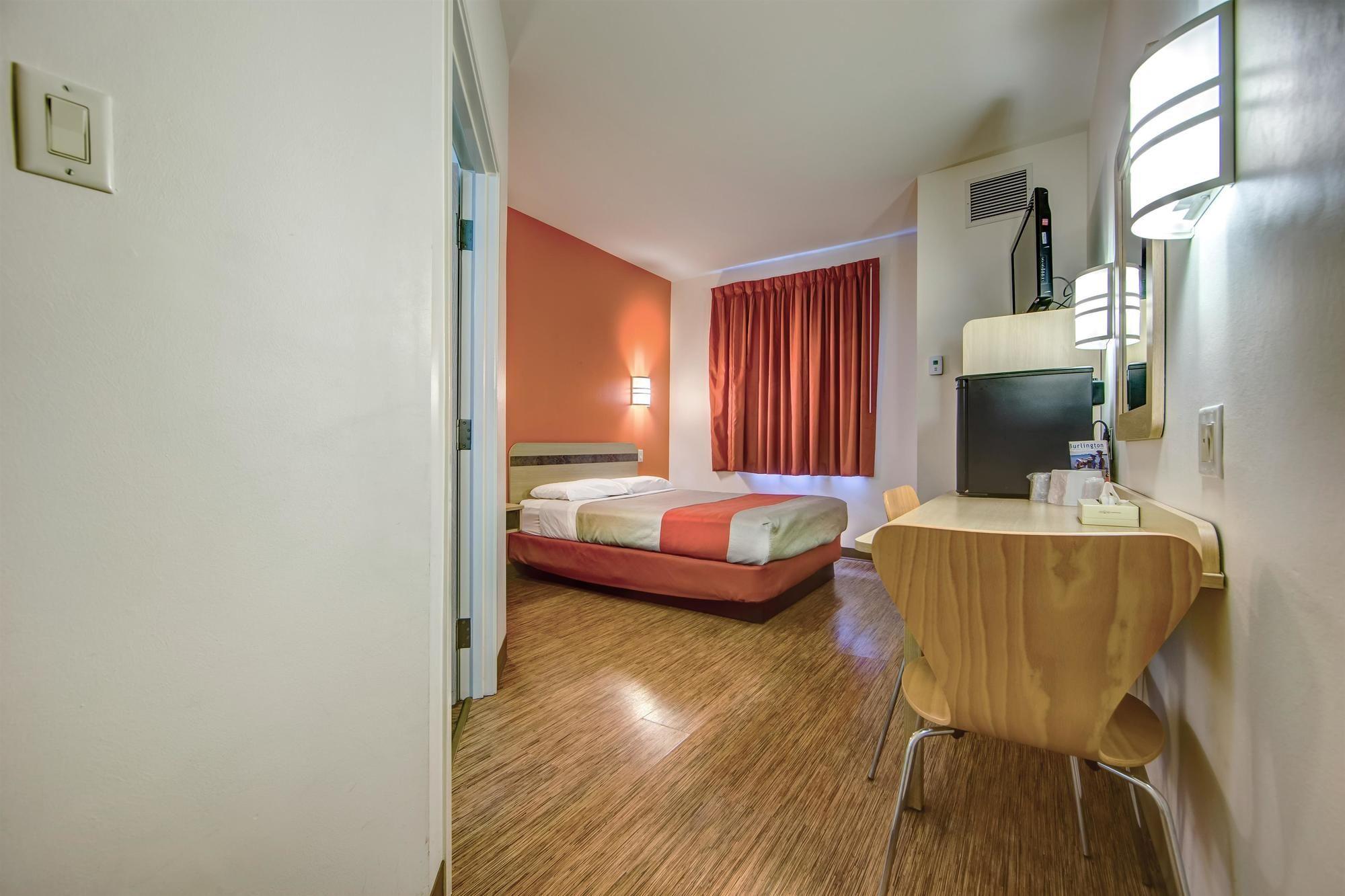 Motel 6-Burlington, On - Toronto West - Oakville Екстер'єр фото